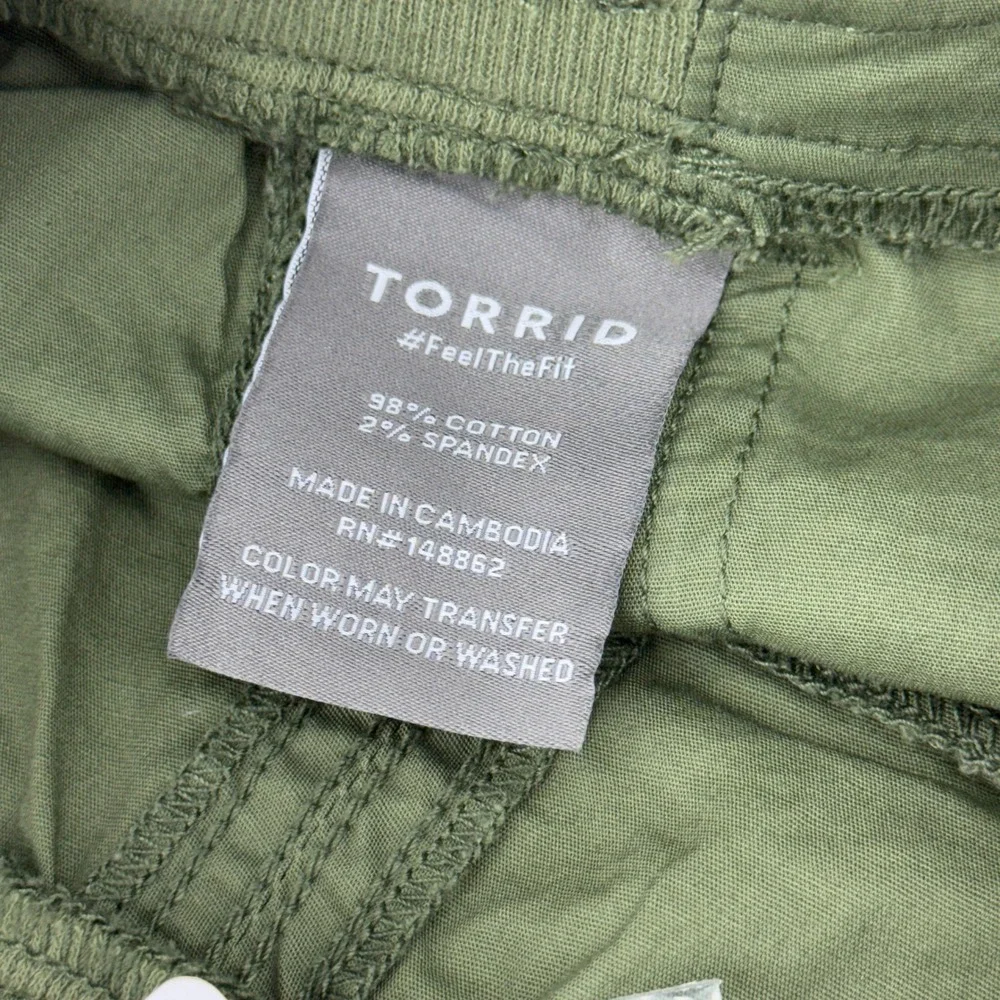 Torrid Olivine Green Poplin Utility Shorts Womens 1X 14-16 NWT 43915511